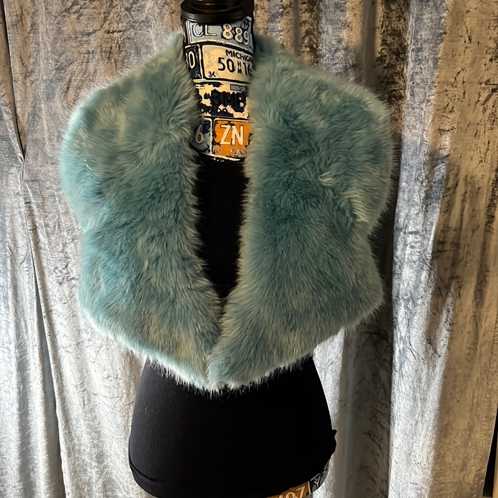 blue faux fur collar/scarf